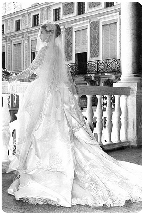 Wedding Dresses Inspired by Classic Hollywood Icons Wedding Dresses Inspired by Classic Hollywood Icons