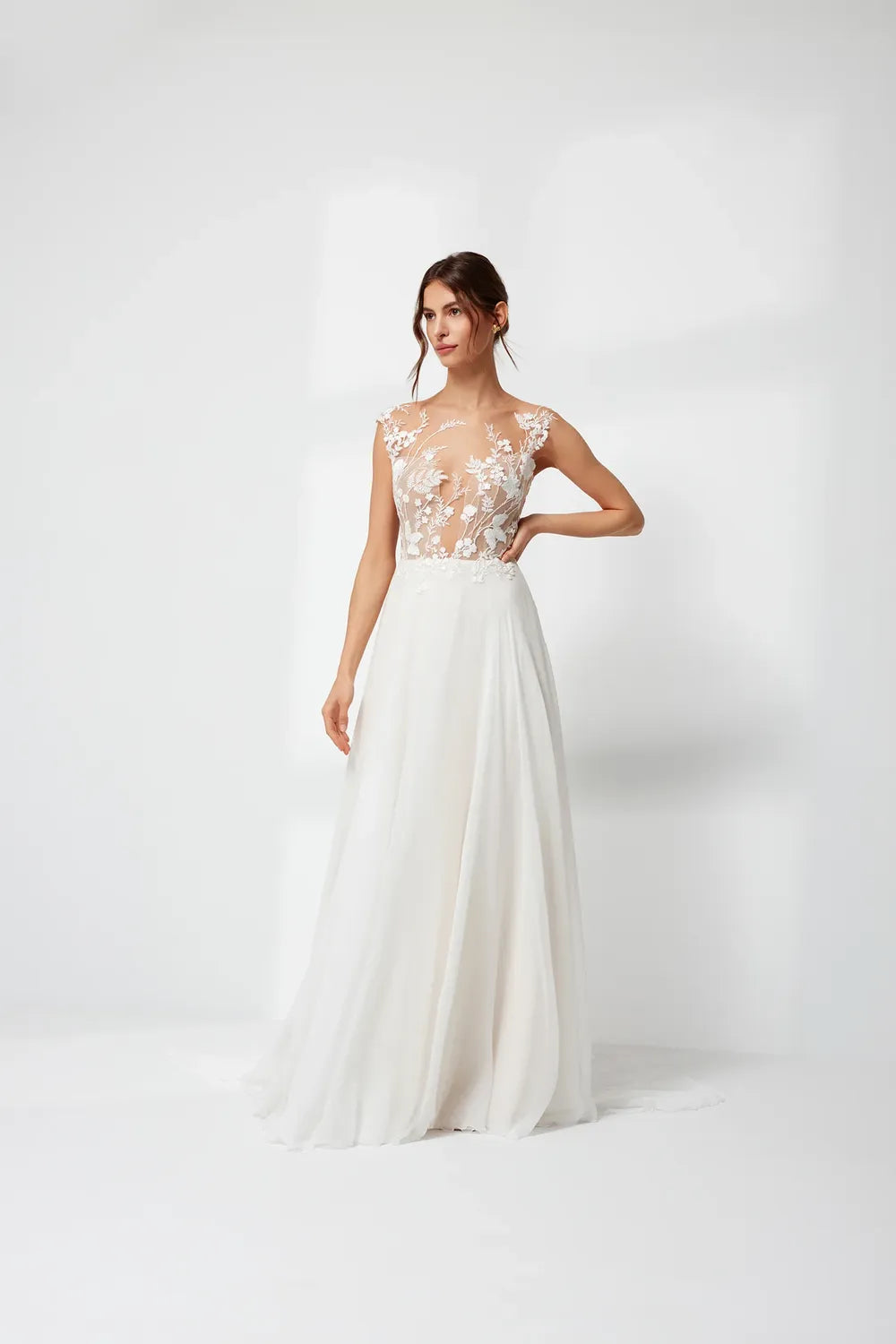 Anna Kara's Ayla: The Sheath Gown Redefined for the Modern Bride