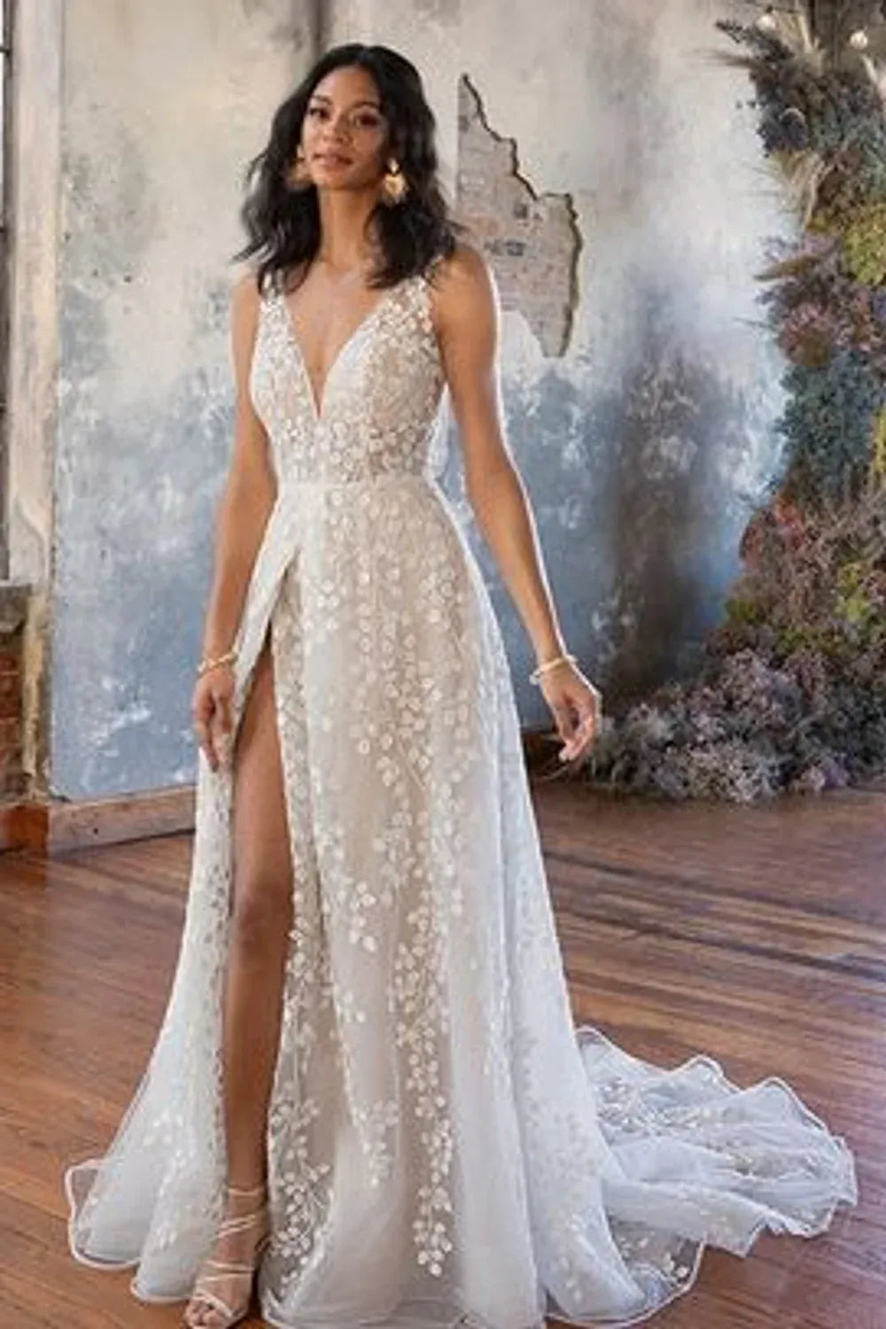 The Art of Effortless Romance: Elegant Flowy Wedding Dresses That Danc