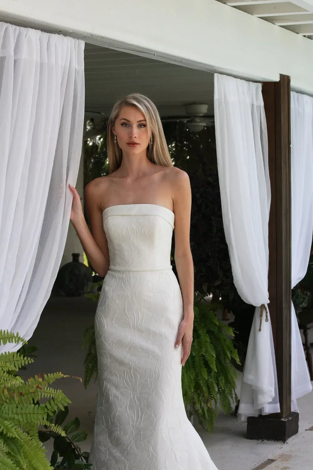 The Romantic Elegance of Augusta Jones: Discovering Timeless Bridal Beauty