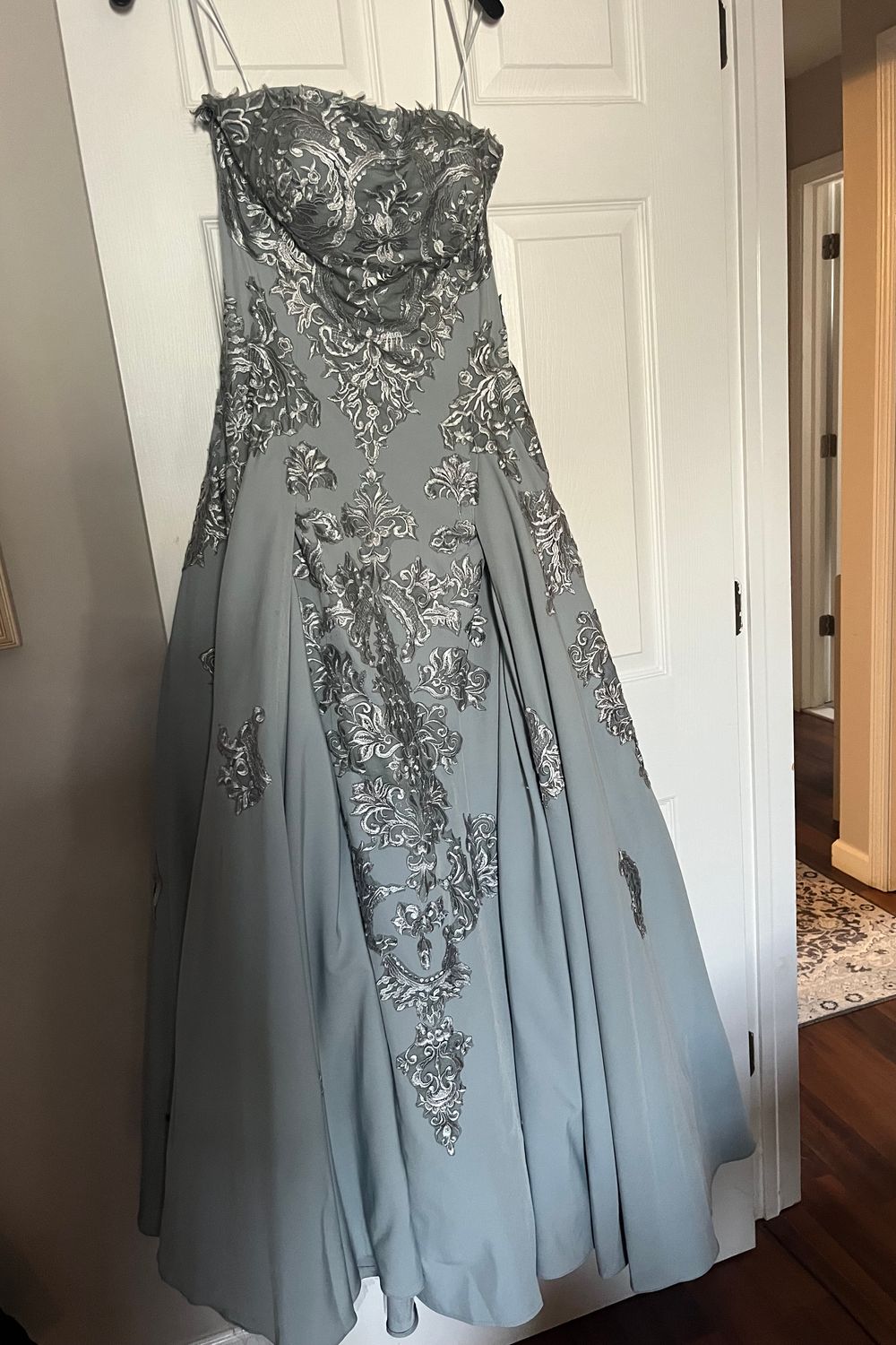 The Art of Couture: Discovering Janique's Timeless Elegance