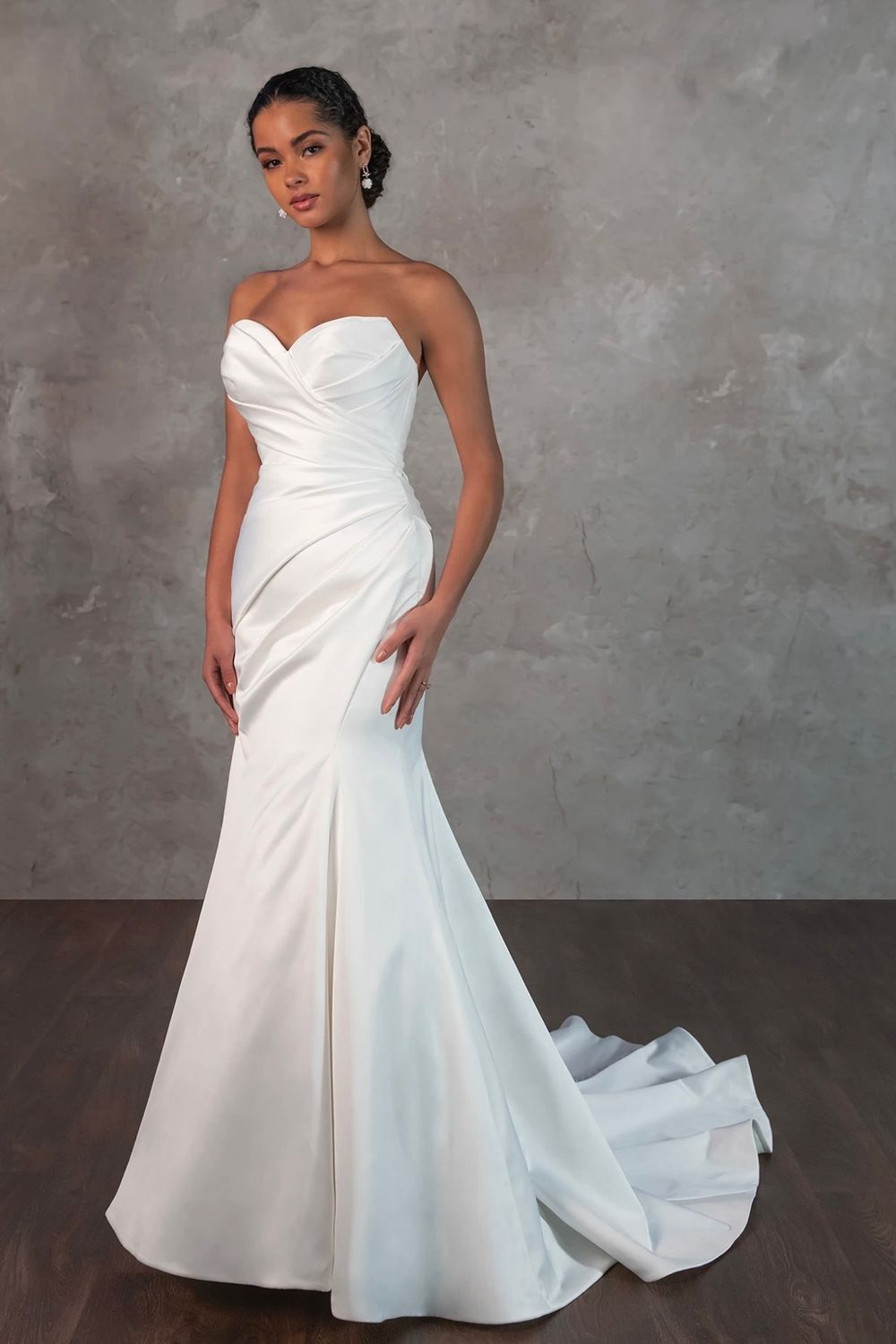 The Art of Feminine Grace: Essense of Australia's Fit and Flare Mastery