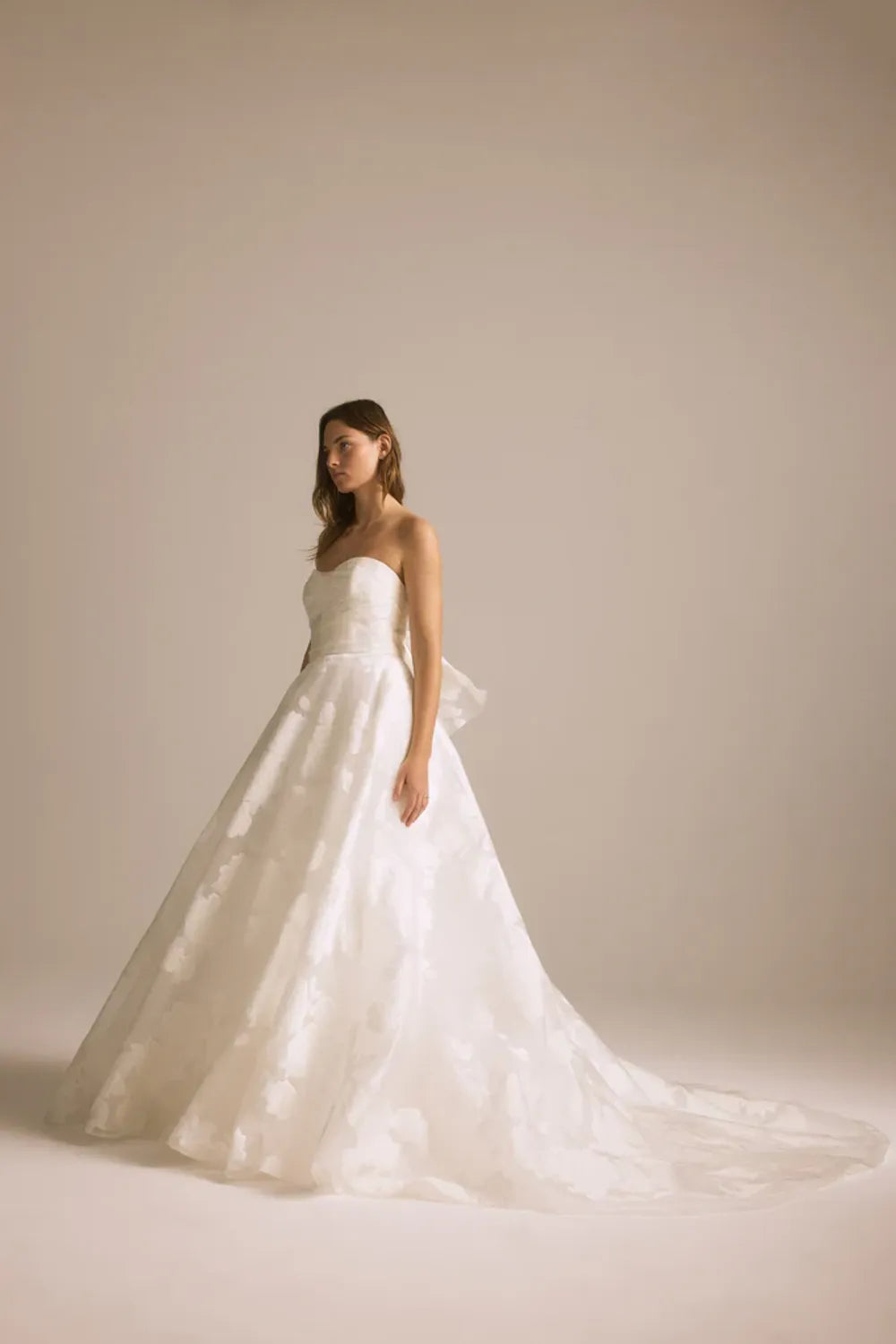 The Art of Understated Elegance: Nouvelle Amsale's A-Line Mastery