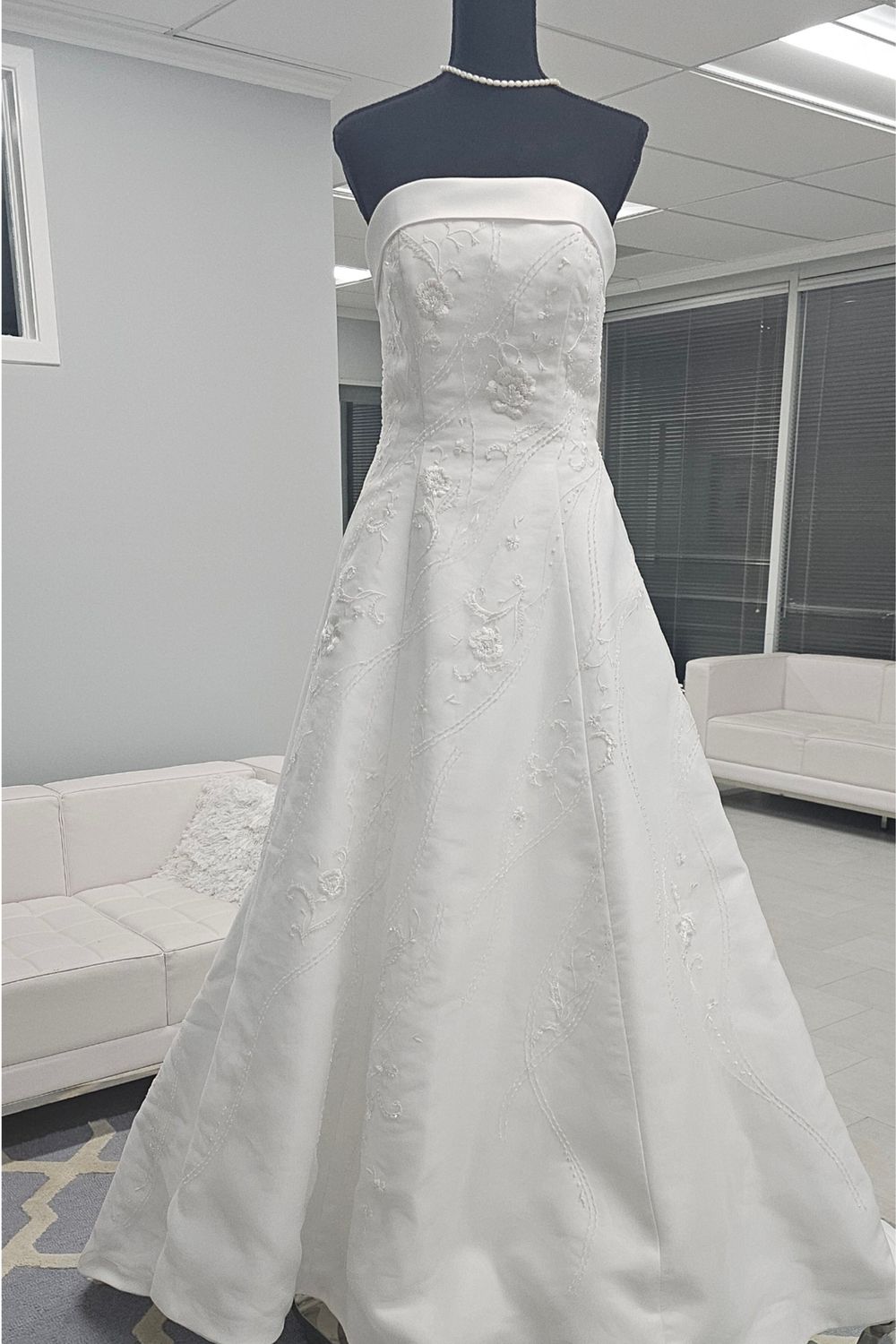 The Art of Haute Couture: Lady Roi's Sculptural Wedding Gowns