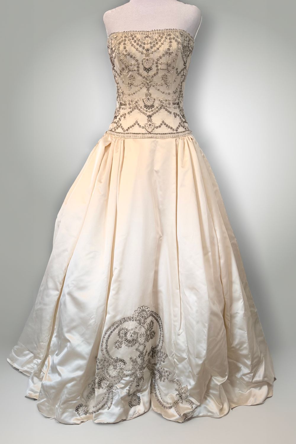 The Timeless Romance of Reem Acra Wedding Gowns