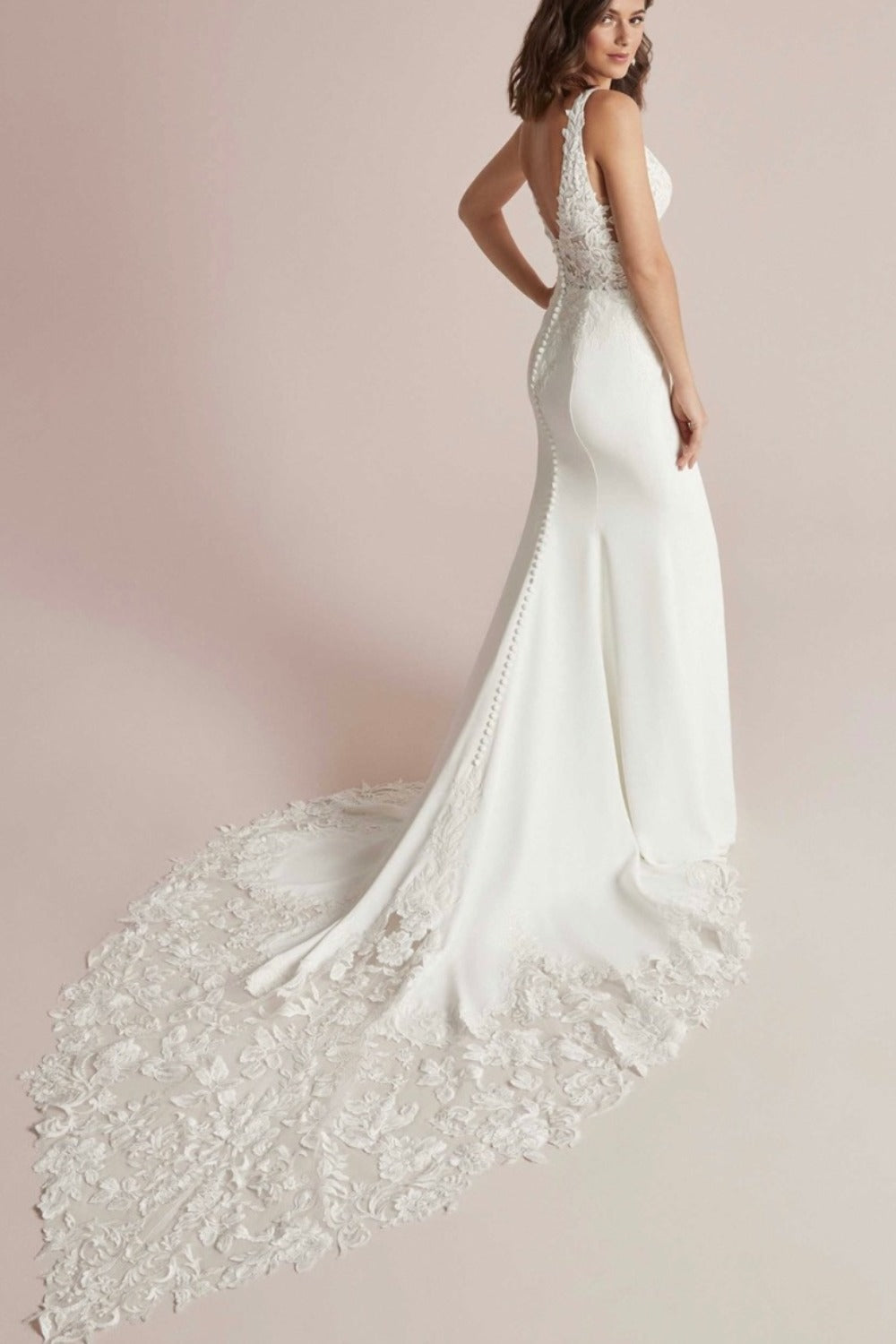 The Ultimate Guide to Wedding Veil Lengths: From Delicate Fingertip to Dramatic Cathedral