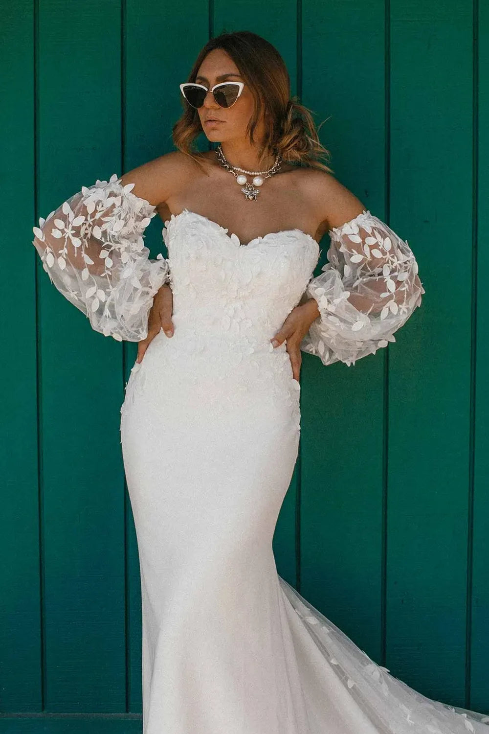 Romantic Elegance: The Timeless Appeal of Sweetheart Necklines with Sleeves