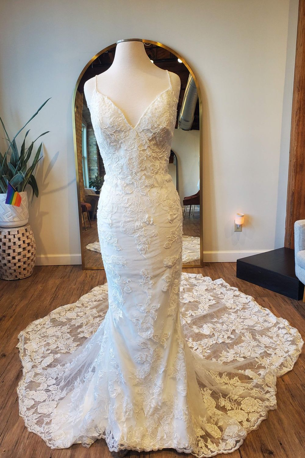 The Understated Elegance of Wtoo Sheath Wedding Dresses