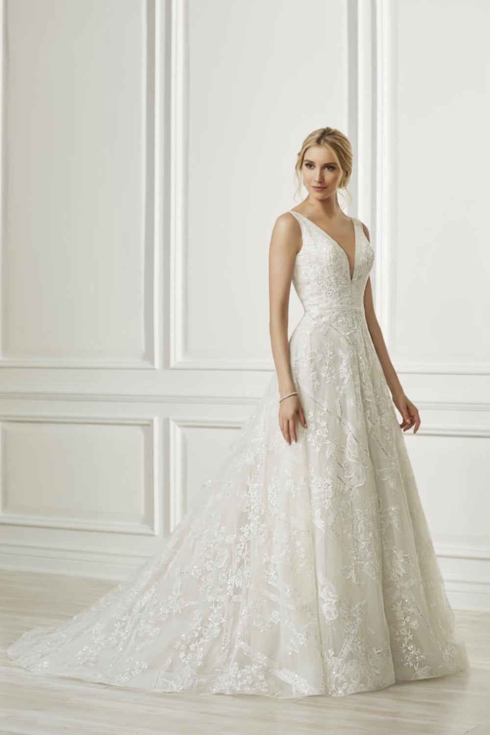 The Art of Mother-of-the-Bride Elegance: Designer Treasures at Kleinfeld Again