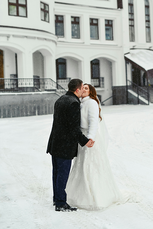 Embrace Elegance and Warmth: Winter Wedding Gown Inspiration