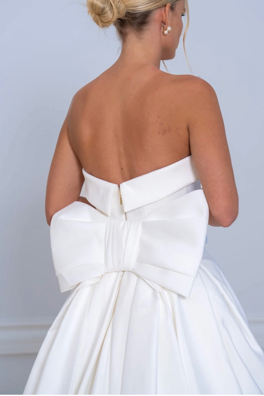 Viktor & Rolf-Voluminous Strapless Gown-3