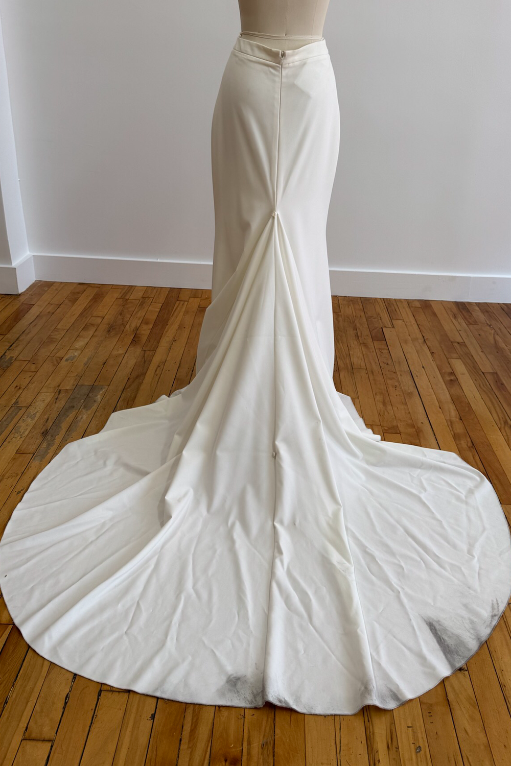 Anna Campbell DARCYSKIRT 1