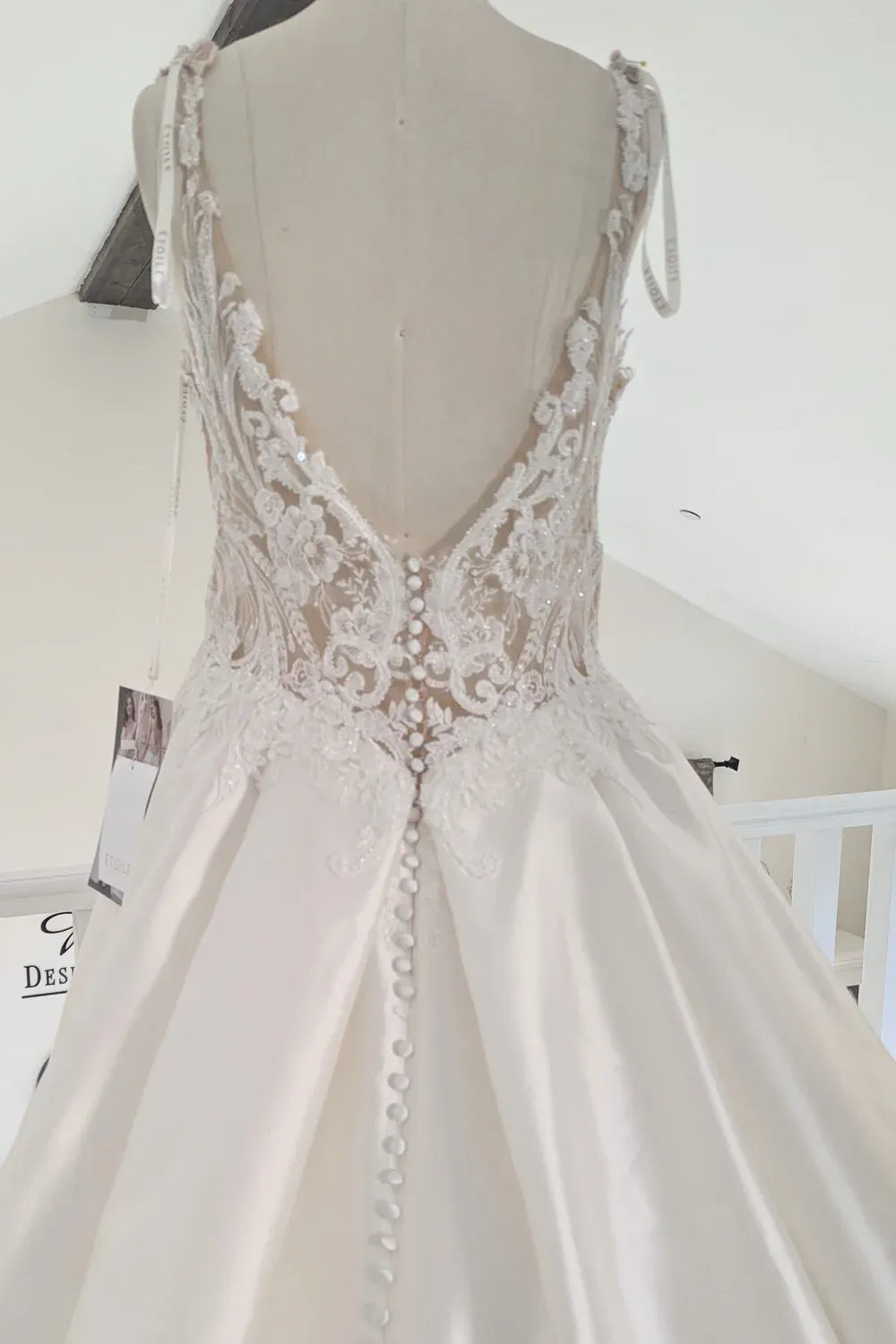 Enzoani Etoile Dutchess 11