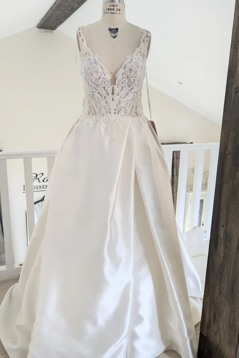 Enzoani Etoile Dutchess 6