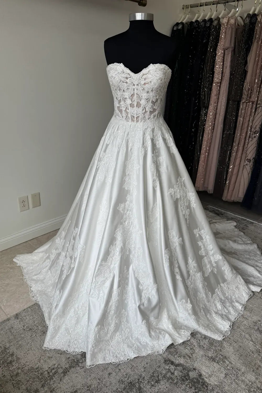 Sample Justin Alexander Elizabeth Wedding Dress