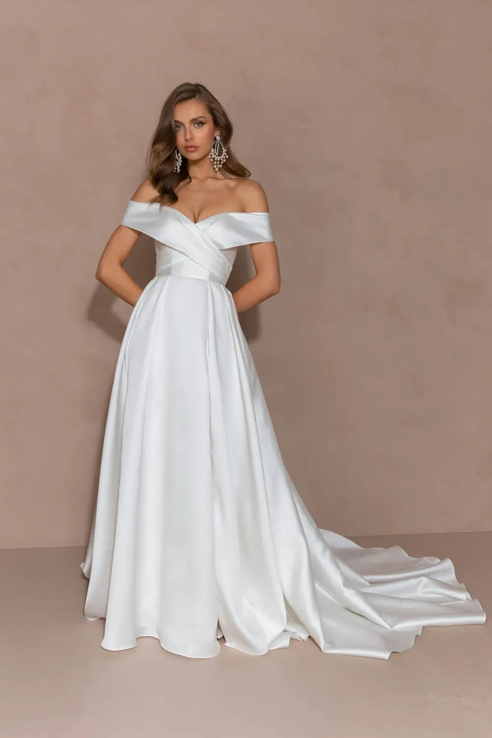 Used Evie Young Rhodes Wedding Dress