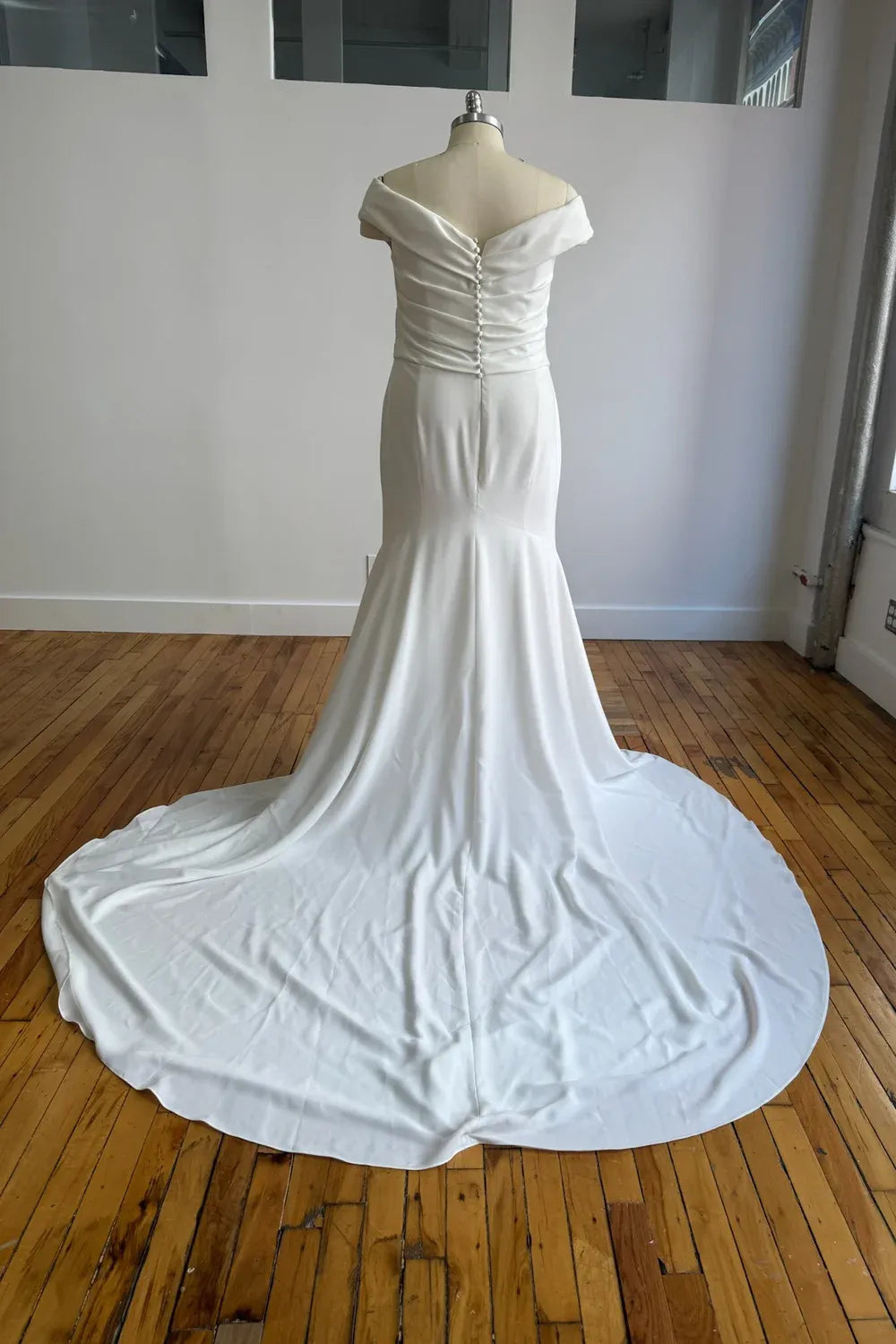 Paloma Blanca 5001XS 2