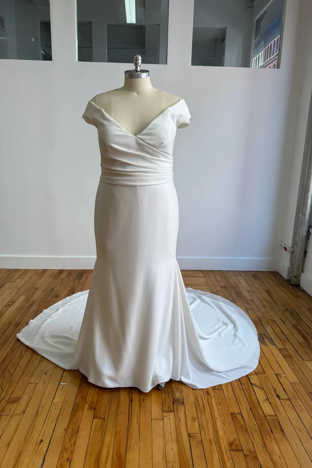 Paloma Blanca 5001XS 0