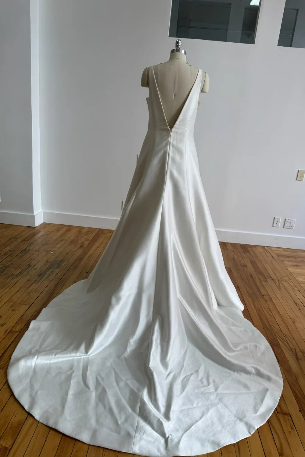 Paloma Blanca 5027 2