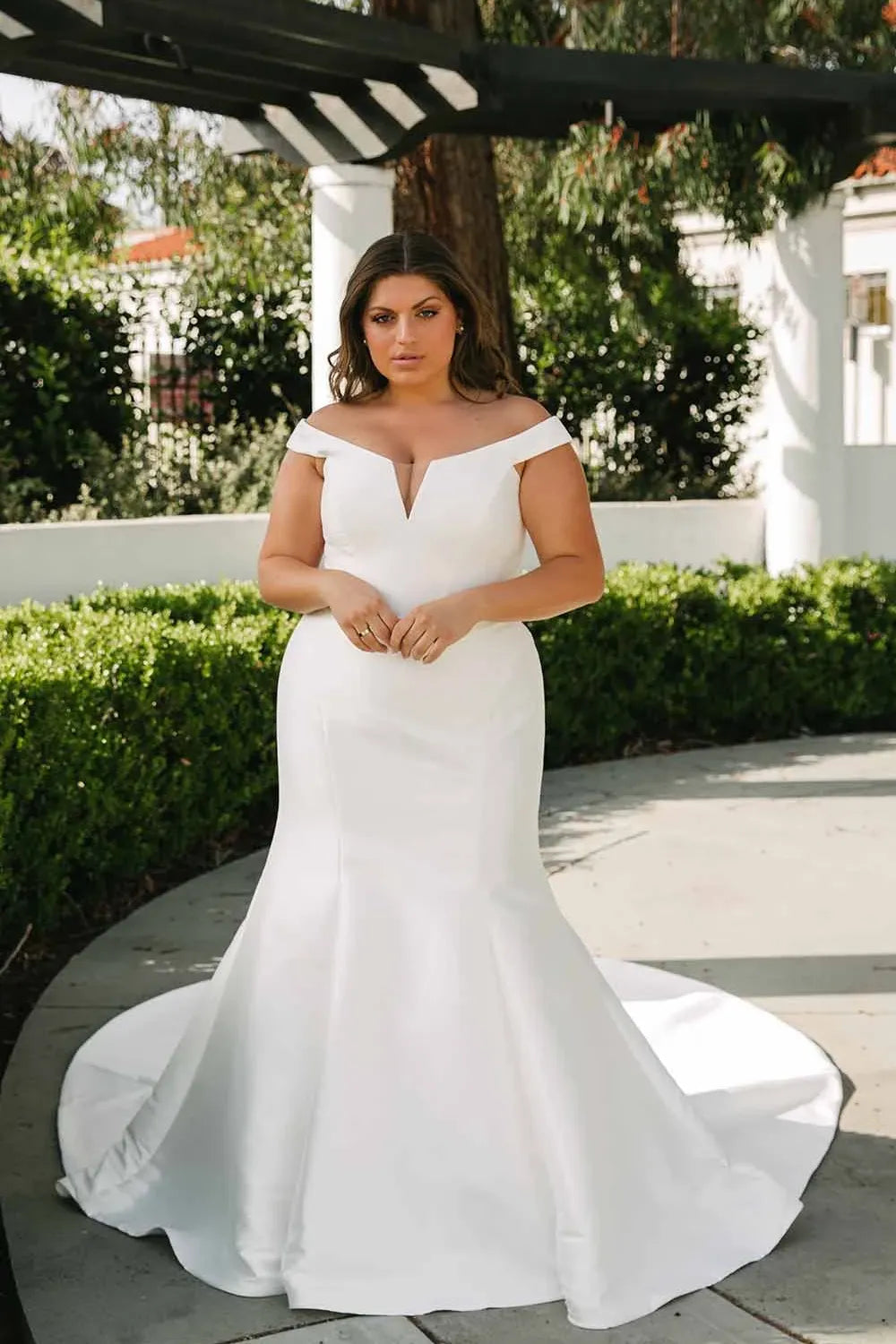 Sample Essense of Australia D3582XS-DB Wedding Dress