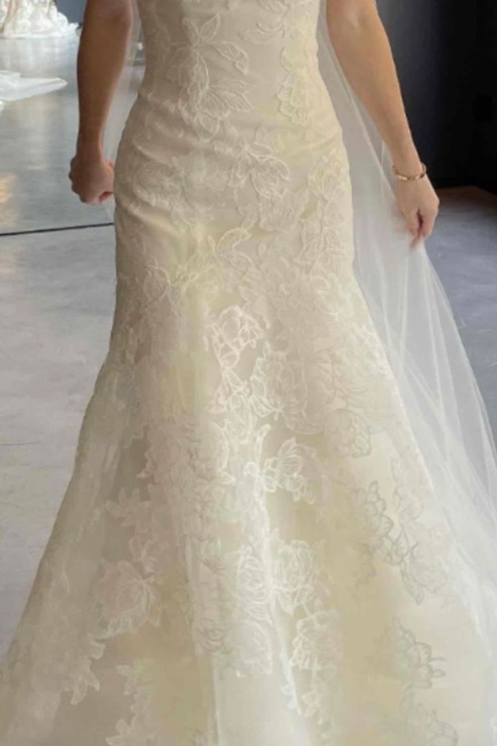 Vera Wang Leda LX with Veil 12