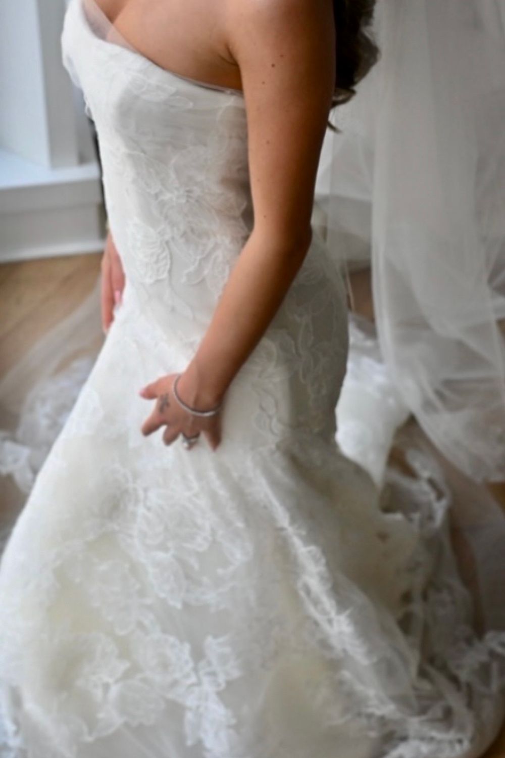 Vera Wang Leda LX with Veil 7