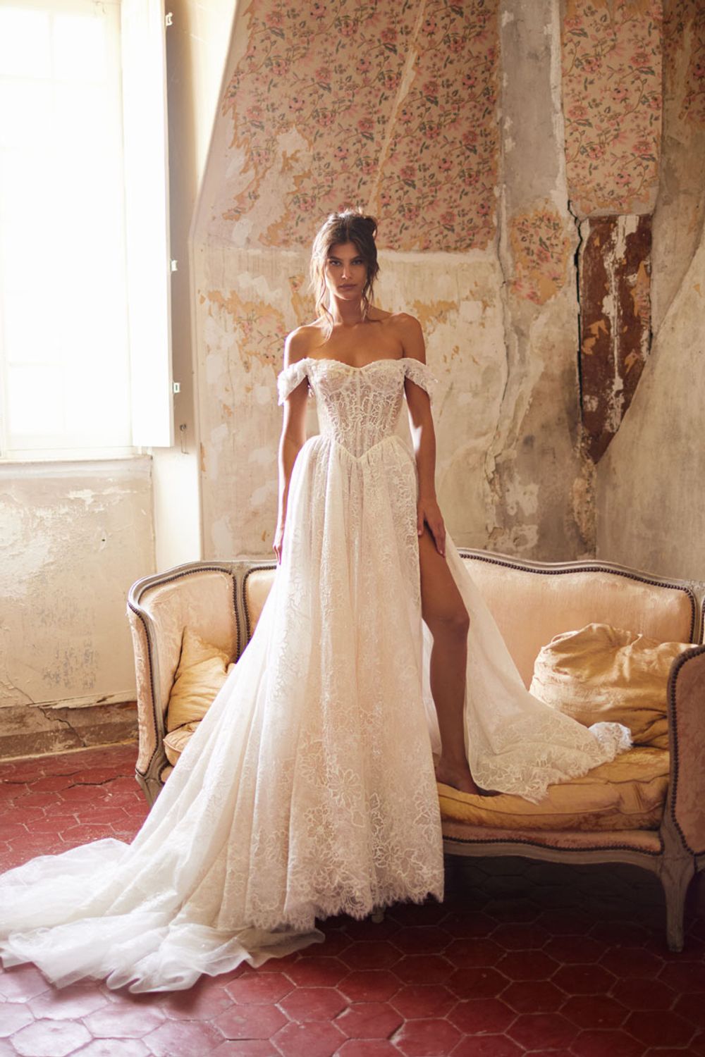 Sample Netta BenShabu Ripley Wedding Dress Sample Netta BenShabu Ripley Wedding Dress