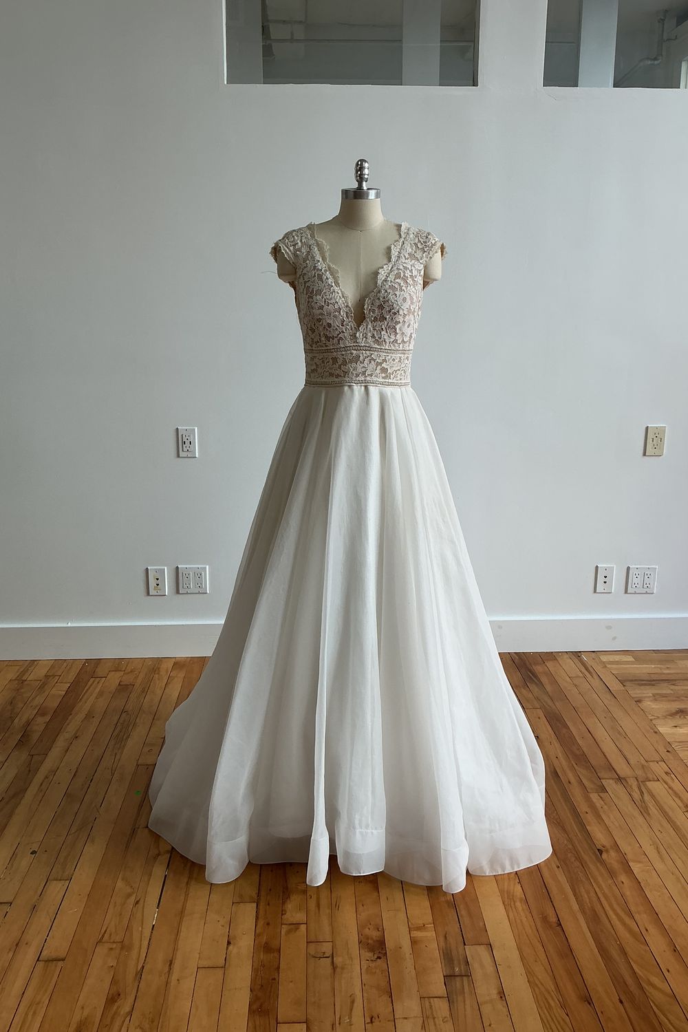 Paloma Blanca 4904 2