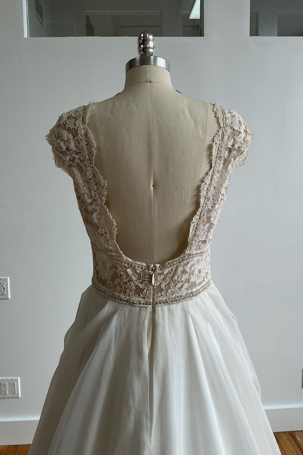 Paloma Blanca 4904 5