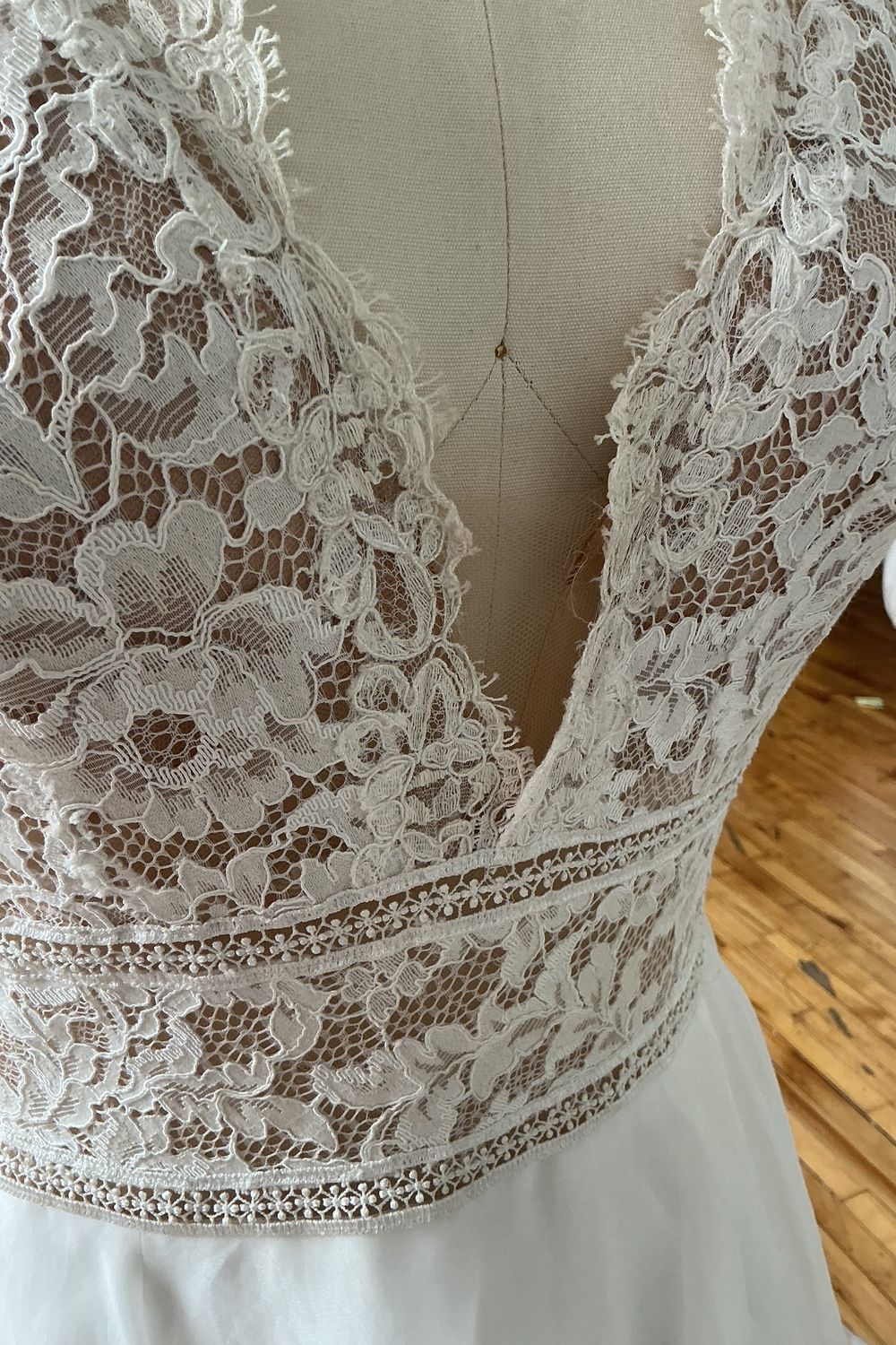 Paloma Blanca 4904 6
