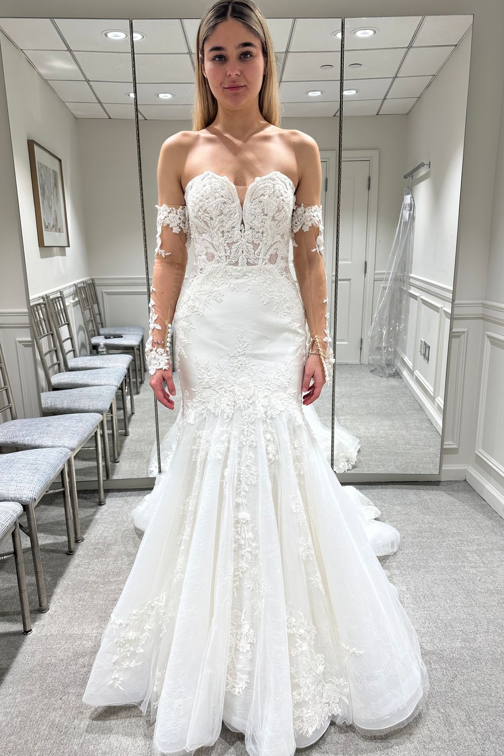 fitted lace wedding dress Never Worn Martina Liana 1040 Wedding Dress