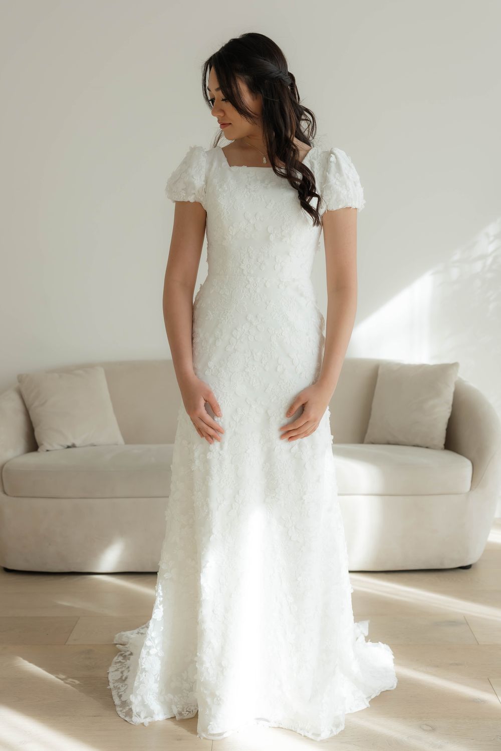 Never Worn Allyse's Bridal Ivy Wedding Dress