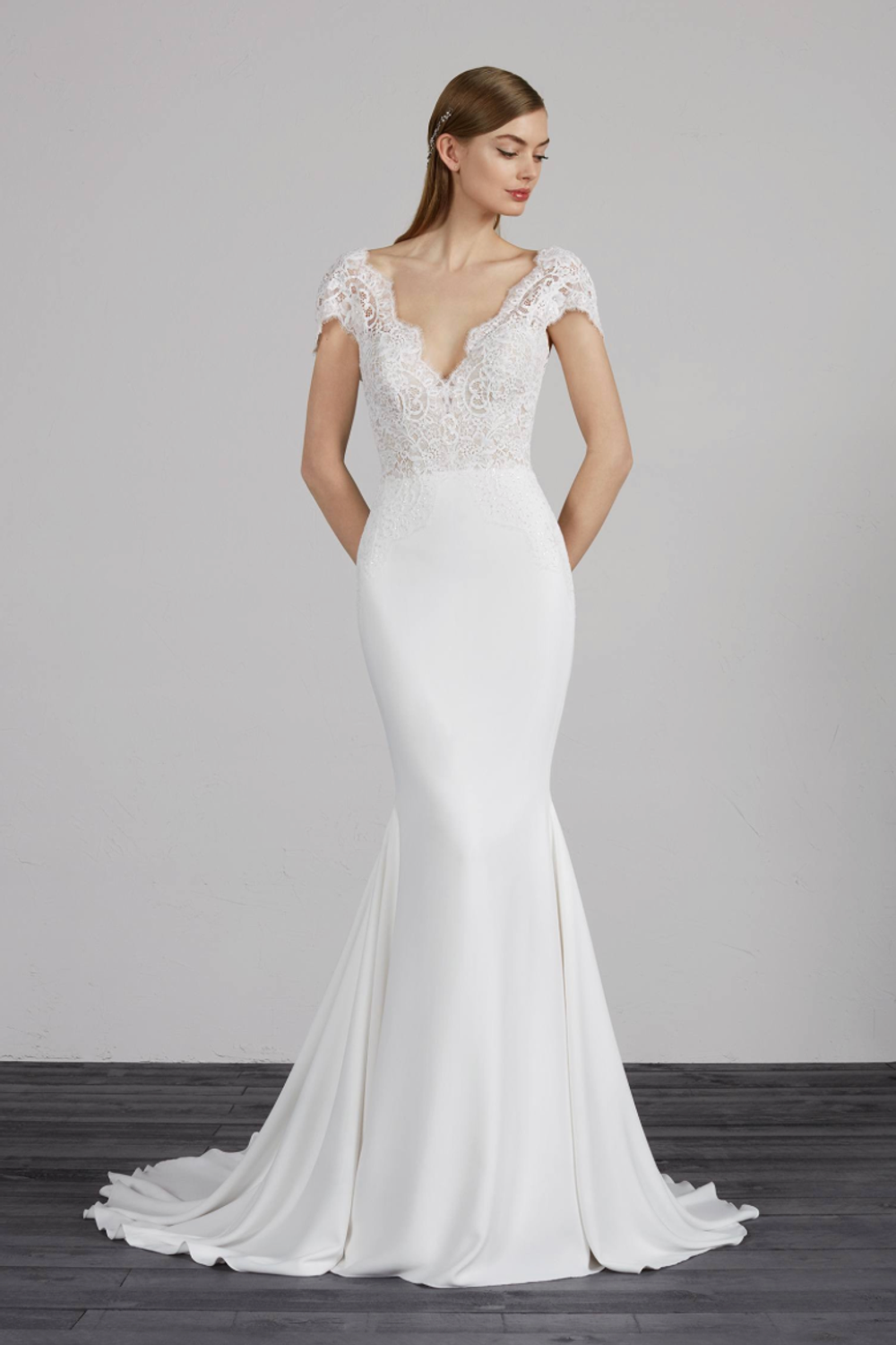 Never Worn Pronovias Milady Wedding Dress