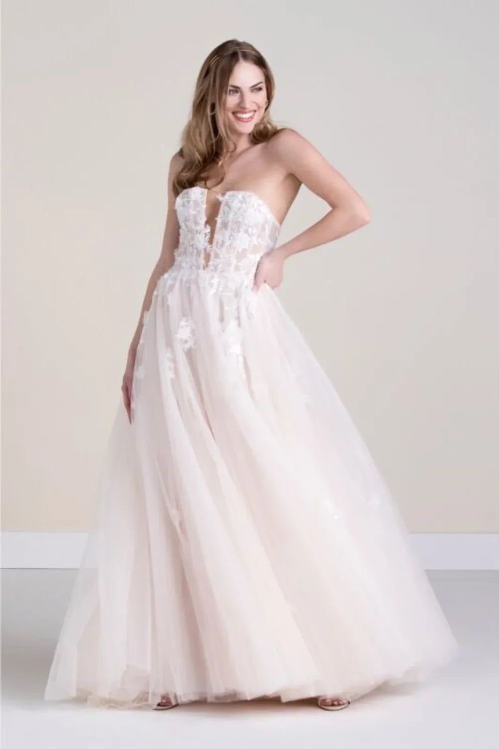 Sample Wtoo by Watters 16703 Somerset Wedding Dress