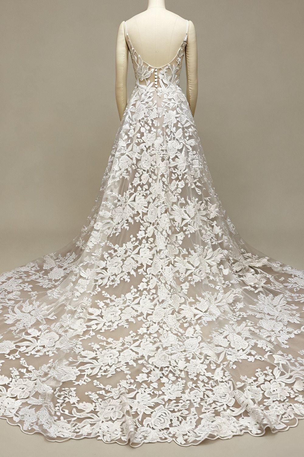 Eti Brener Romantic Lace Bridal Gown with Long Train Size 8 5