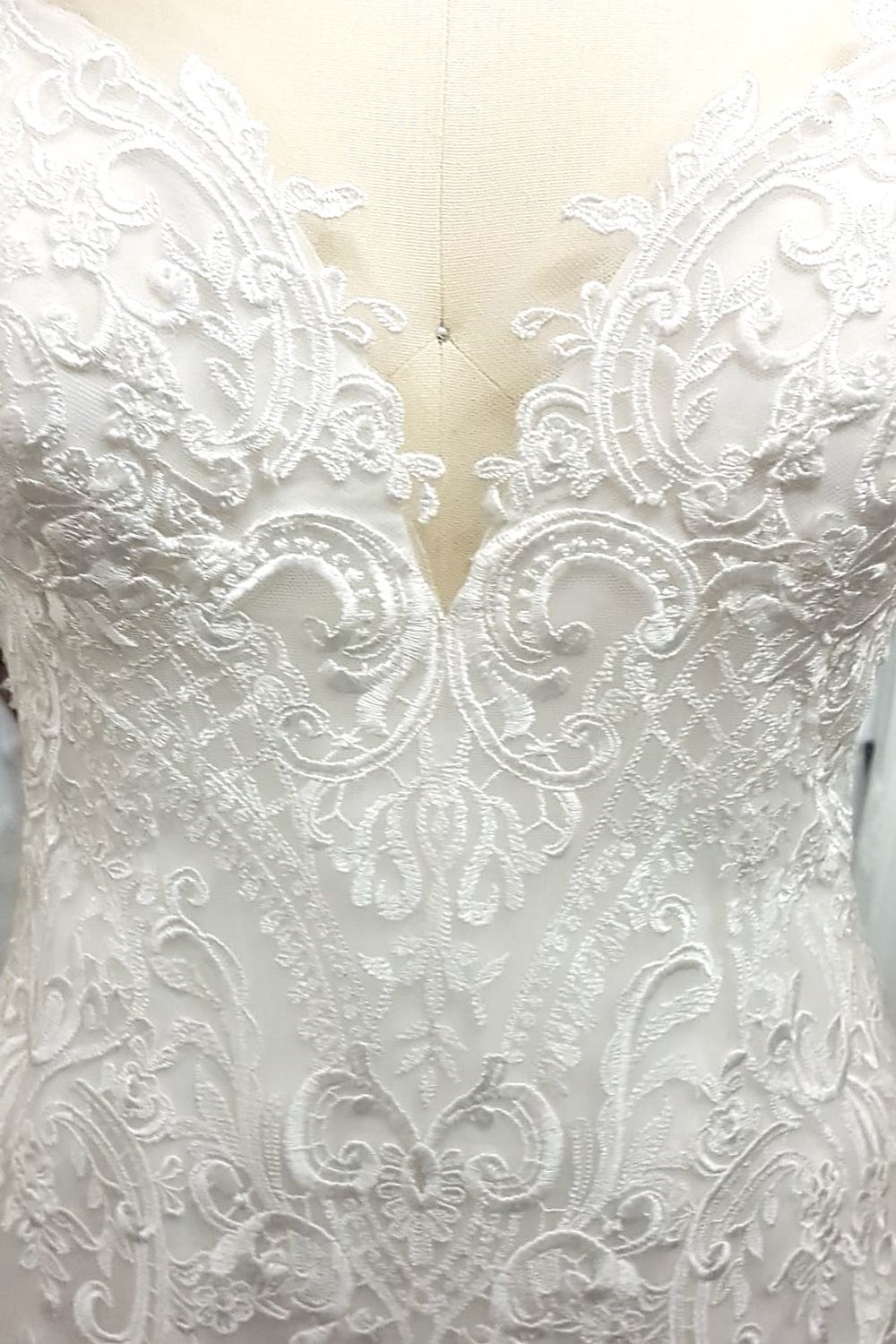 Eti Brener Timeless Ivory lace Elegance Size 6 2