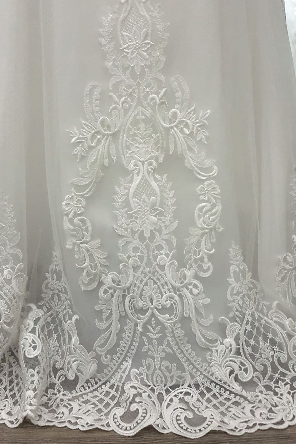 Eti Brener Timeless Ivory lace Elegance Size 8 5