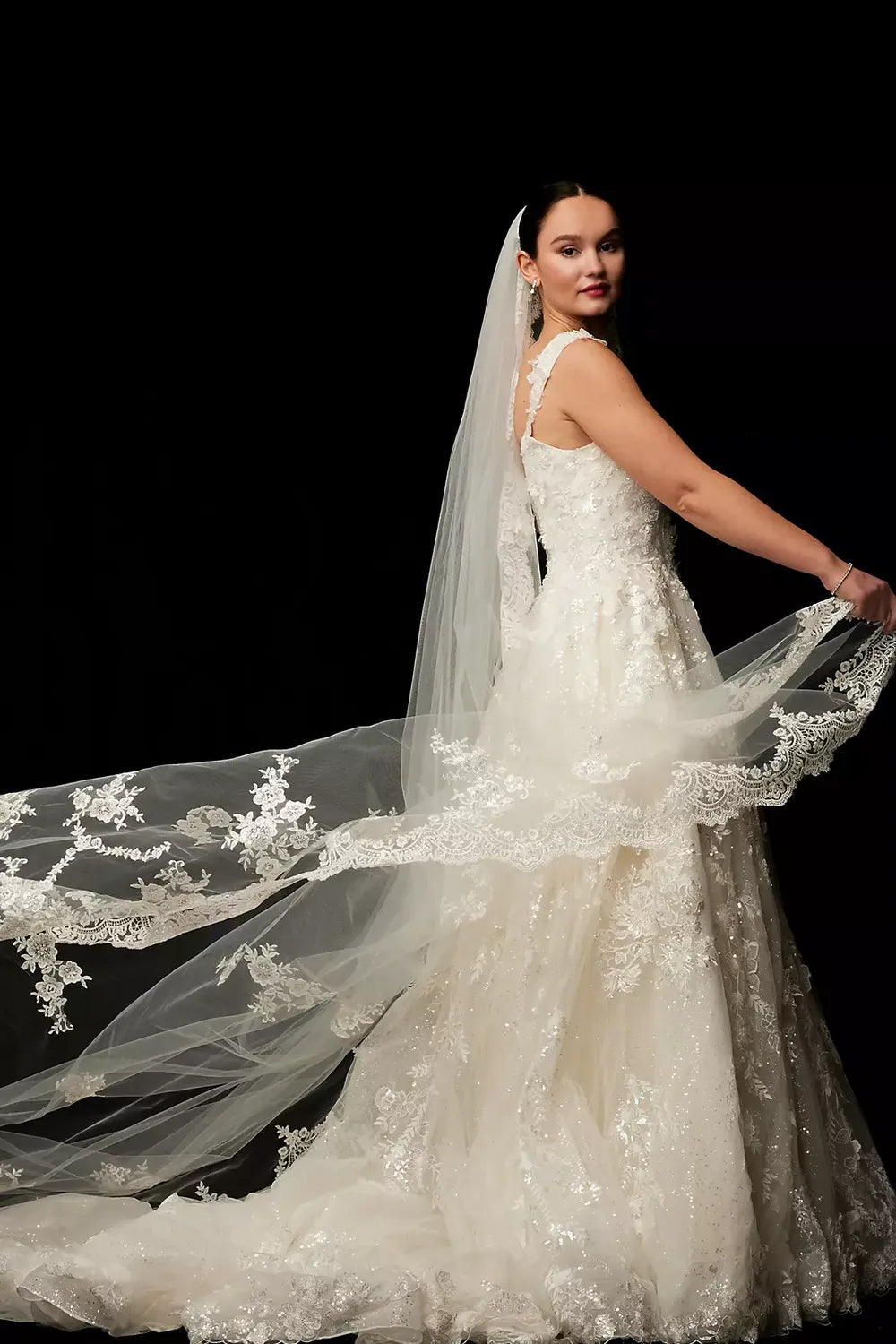 Never Worn Oleg Cassini CWG958 Wedding Dress