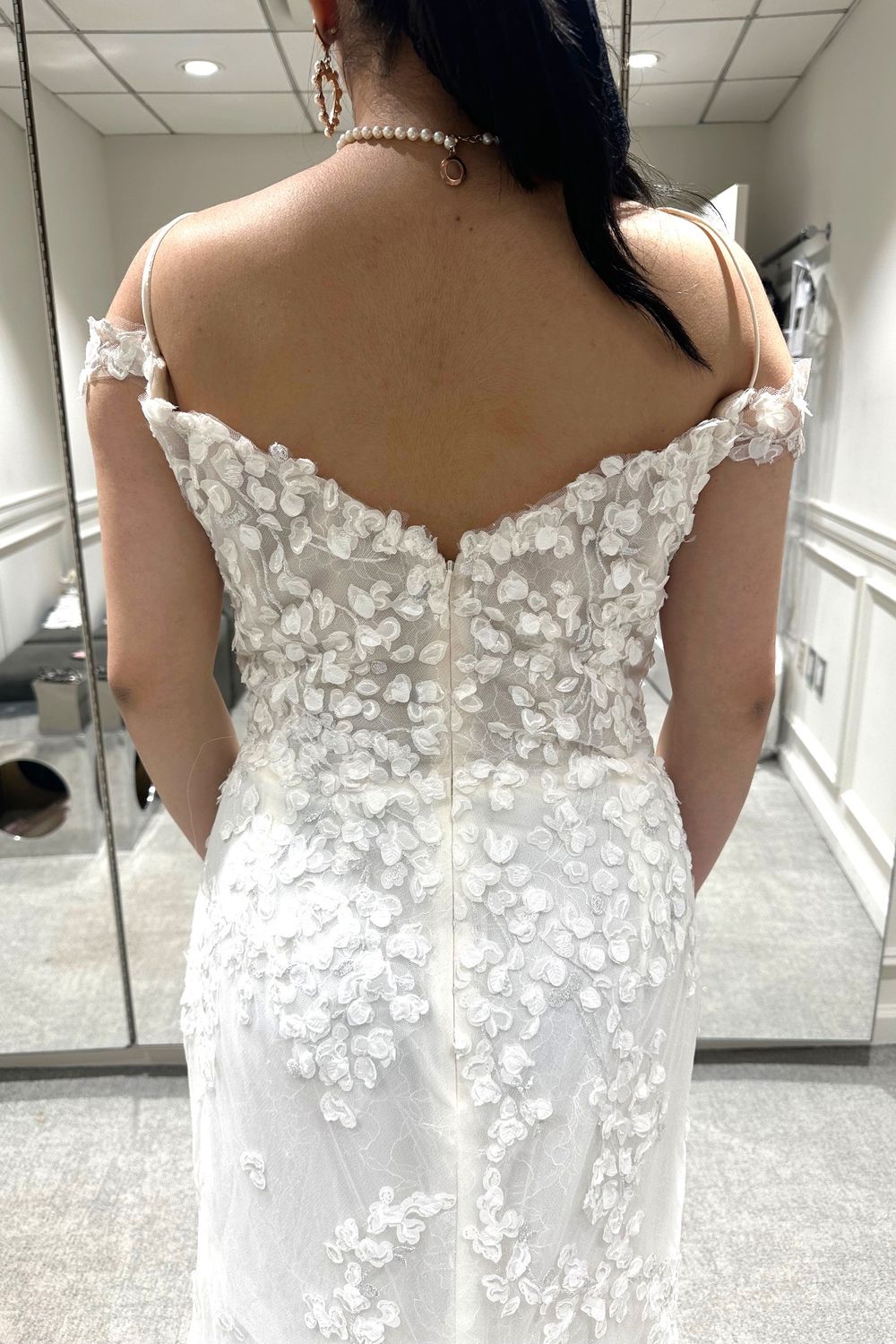 Lazaro Olivia with Veil 6