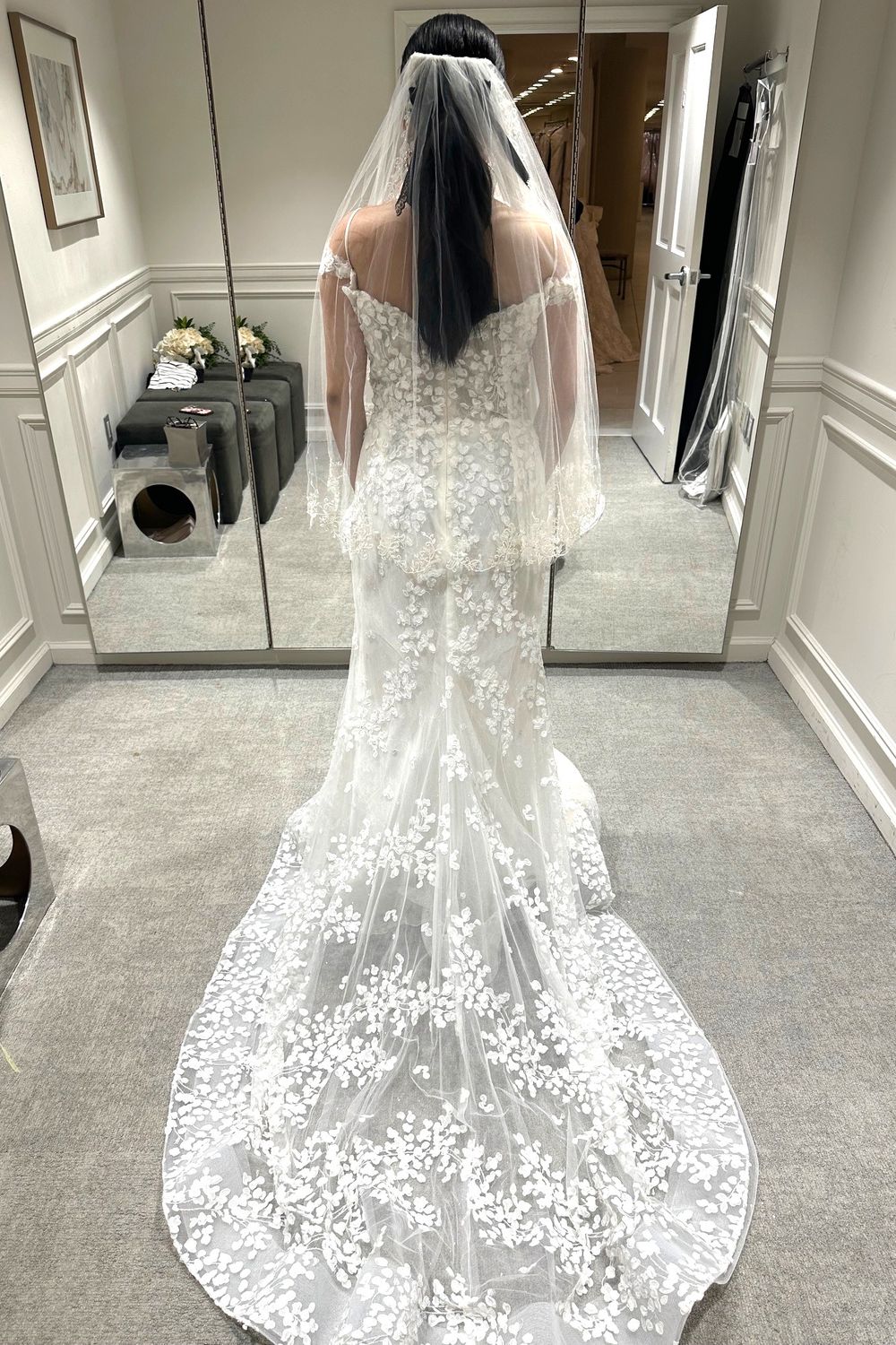 Lazaro Olivia with Veil 7