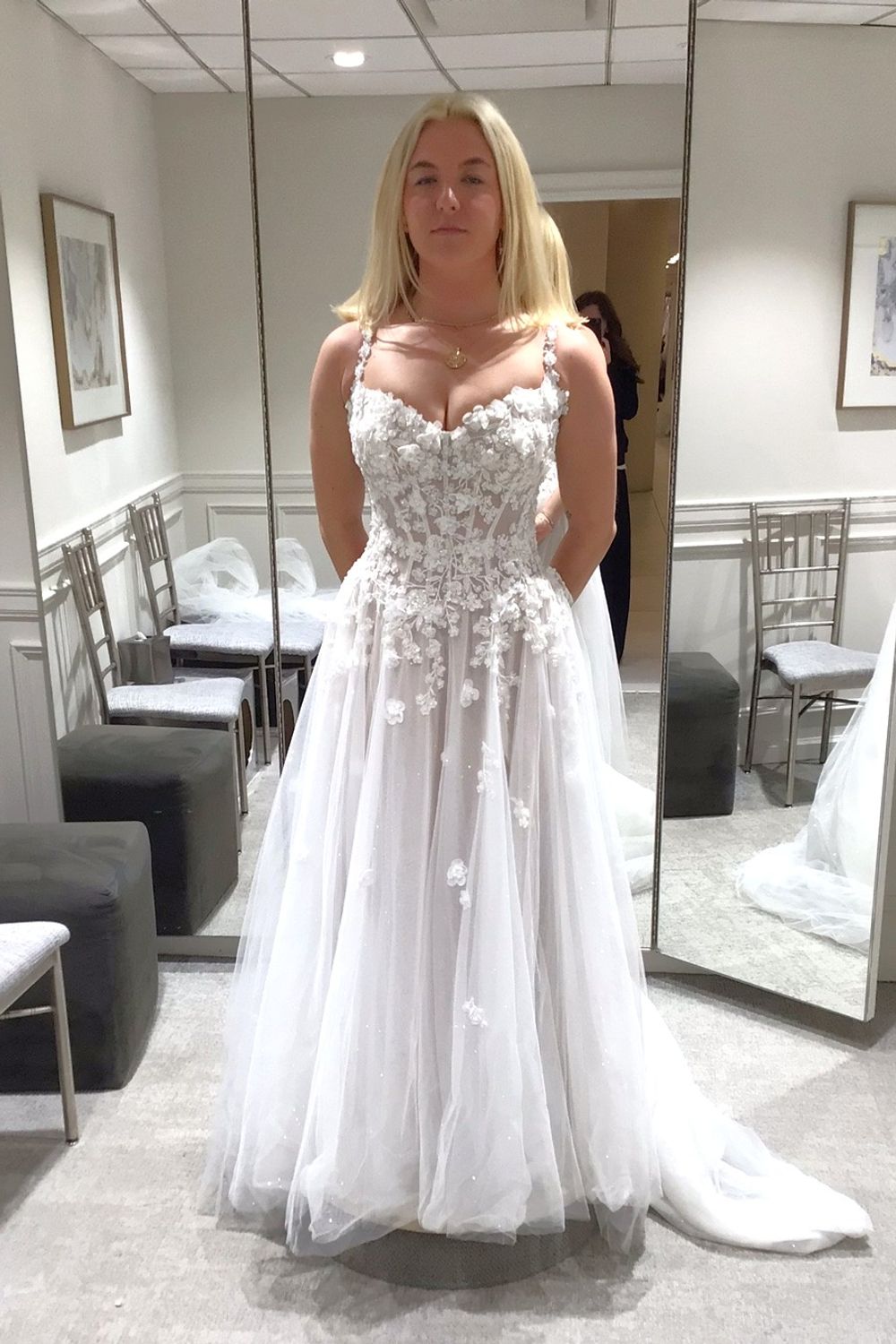 Essense of Australia D4148 with Veil 3