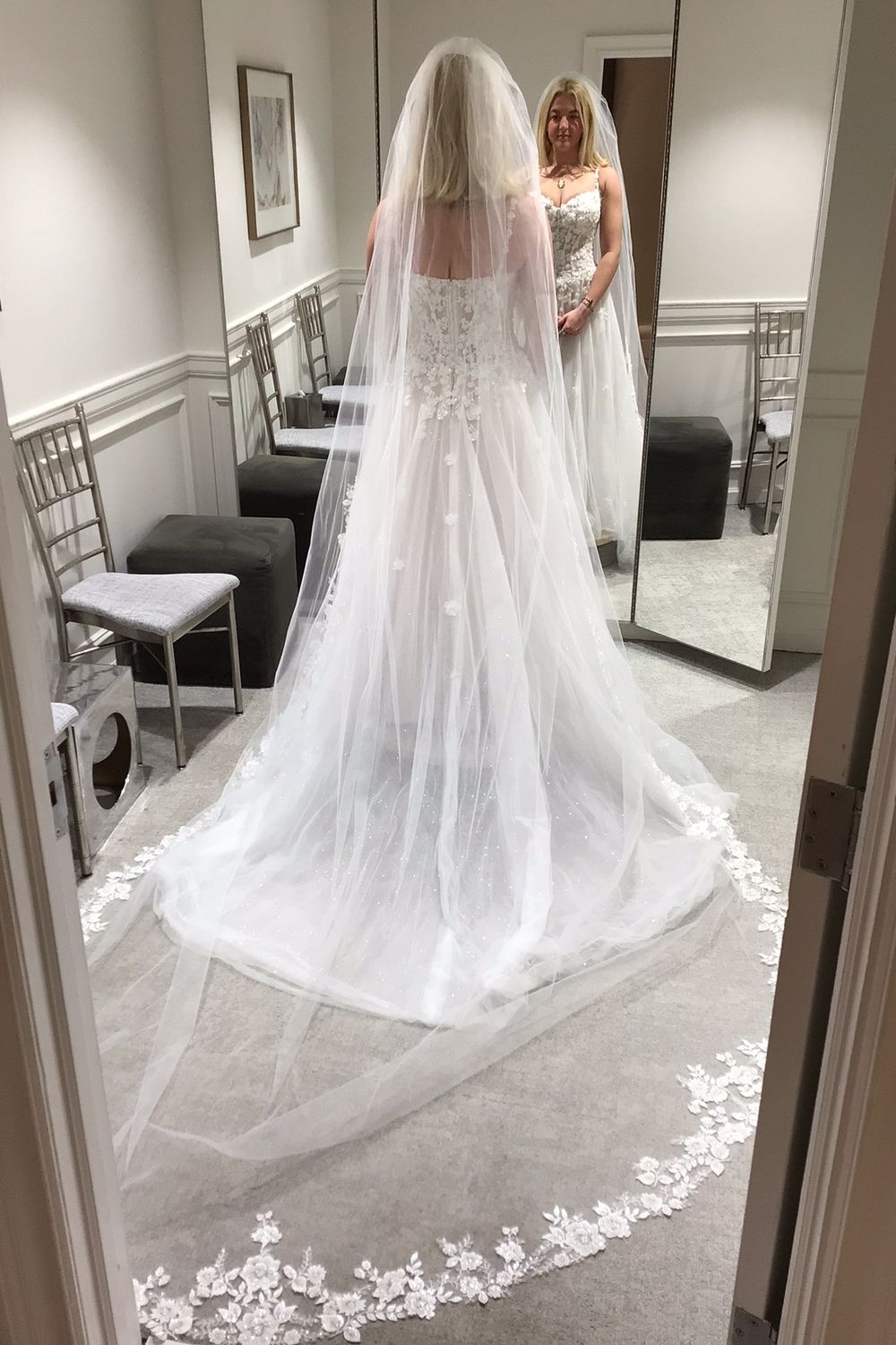 Essense of Australia D4148 with Veil 4