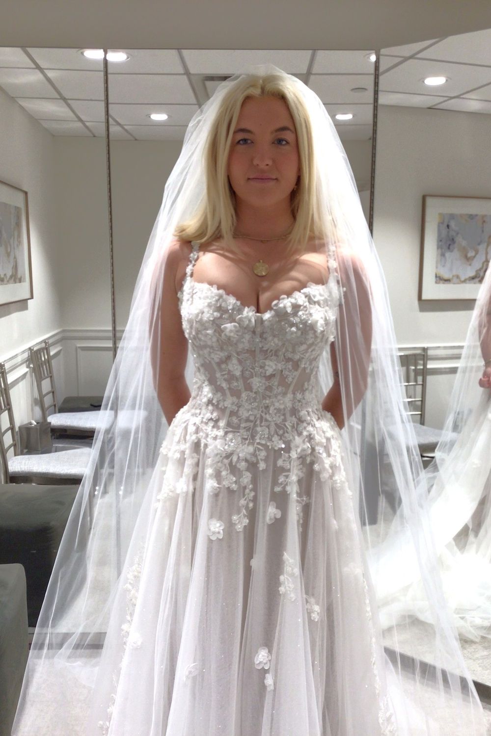 Essense of Australia D4148 with Veil 6