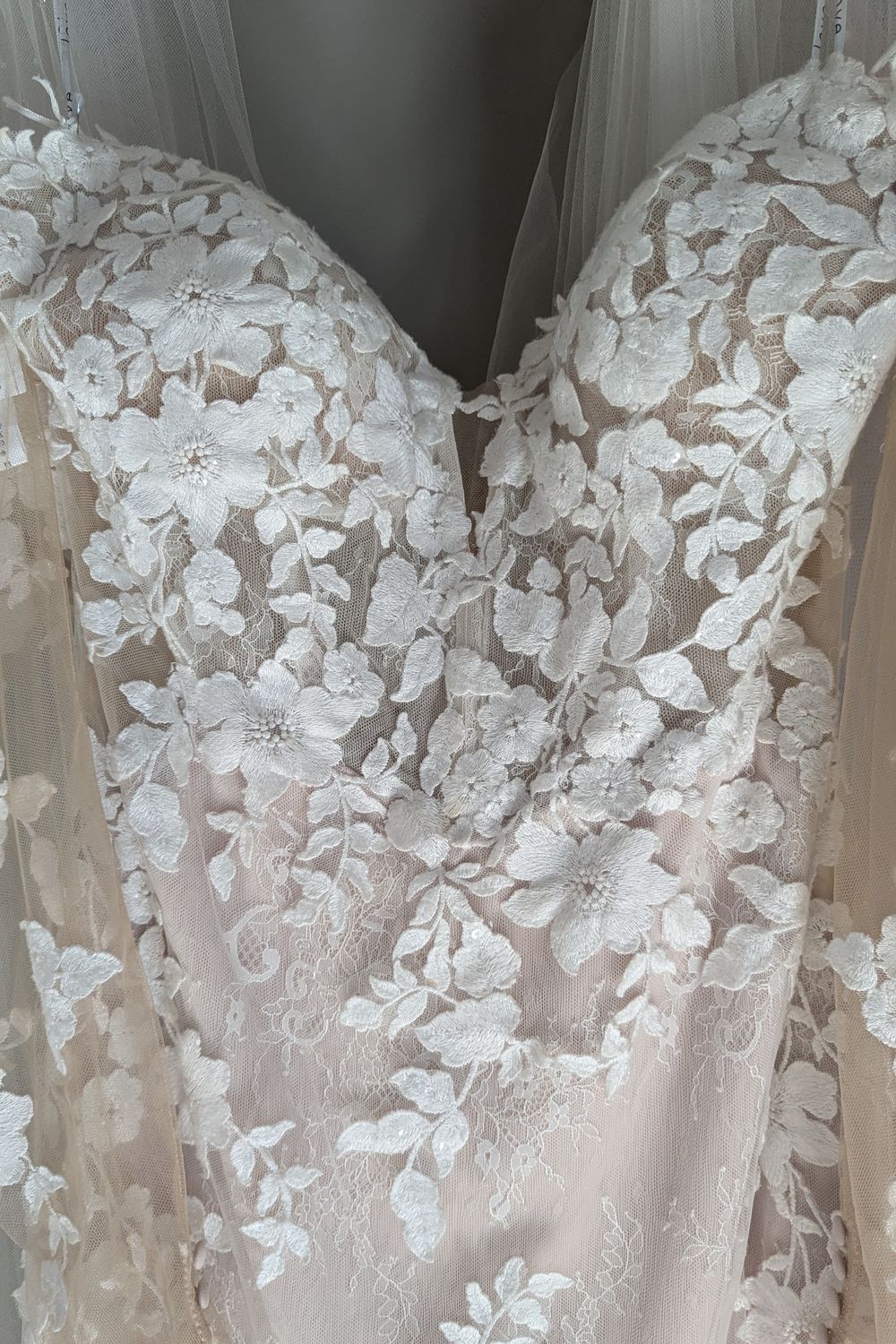 Love by Enzoani Alexa 3