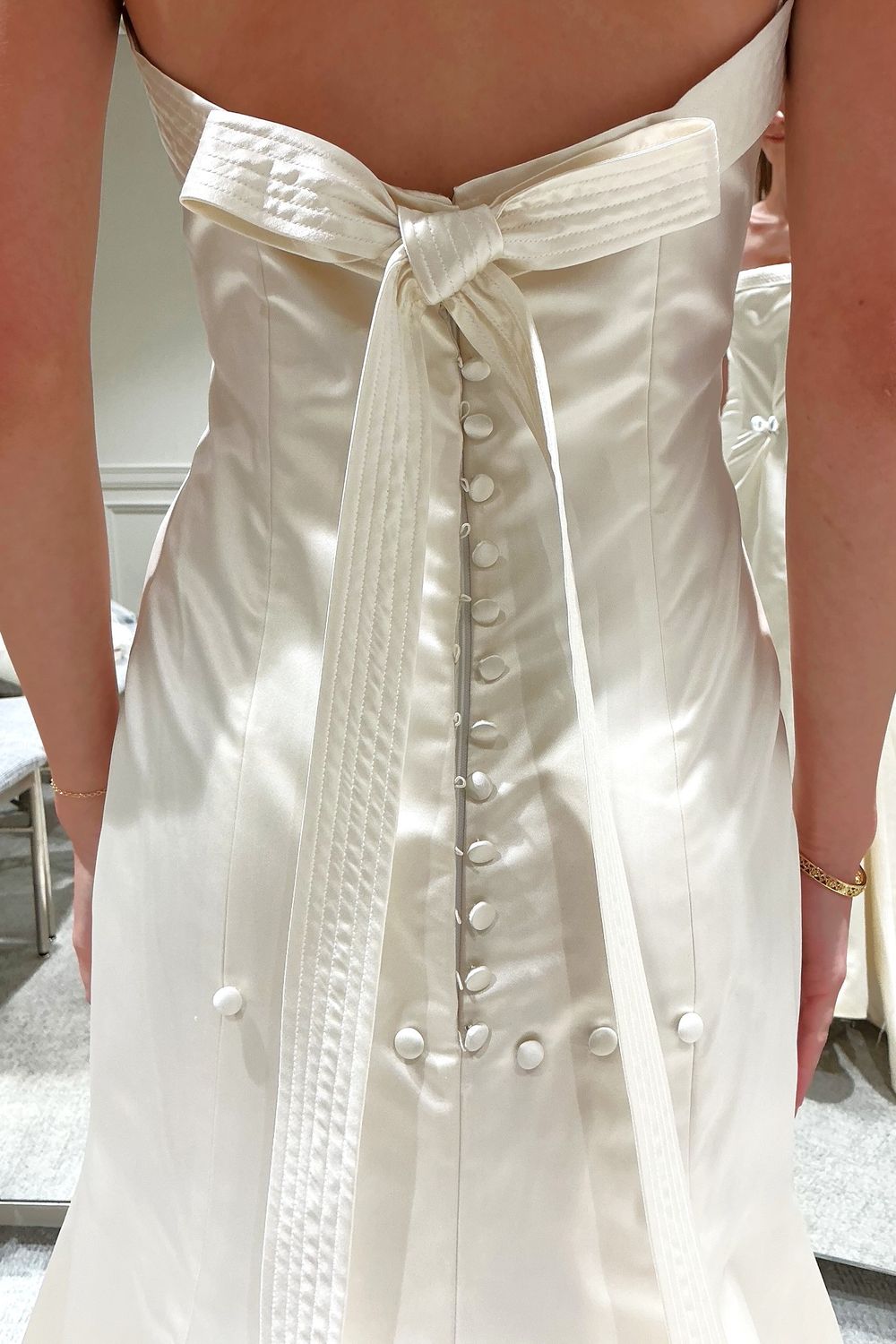 Monique Lhuillier Trumpet Dress with Veil and Gloves 5