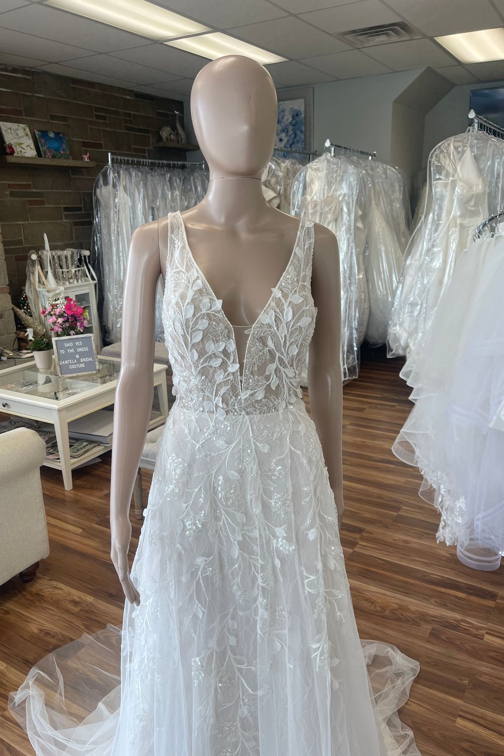 Pronovias Elara 4
