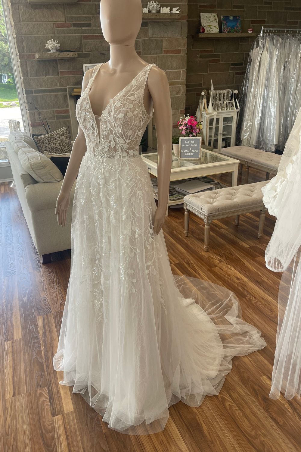 Pronovias Elara 2