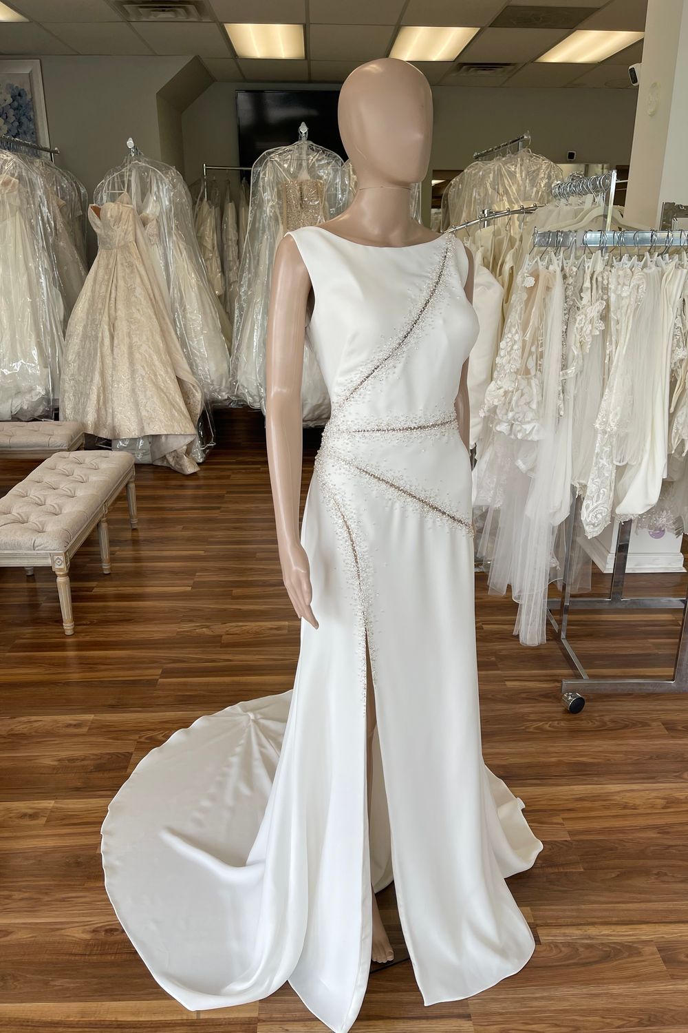Pronovias Alaia 3