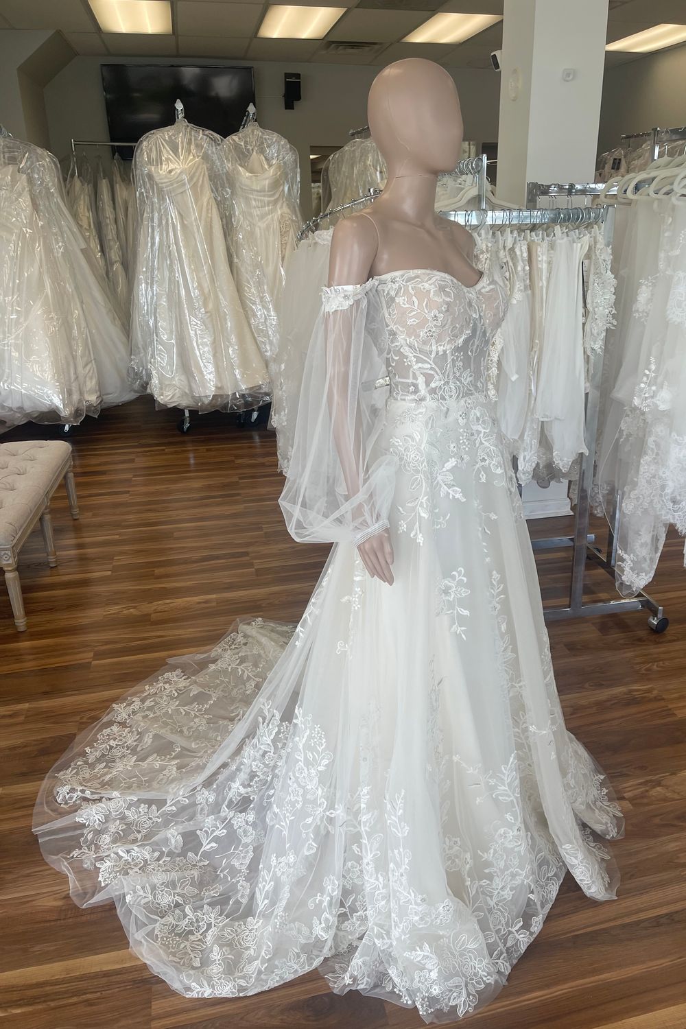 Pronovias Sakura 3