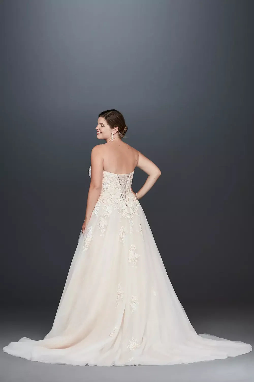 David's Bridal V3902 4